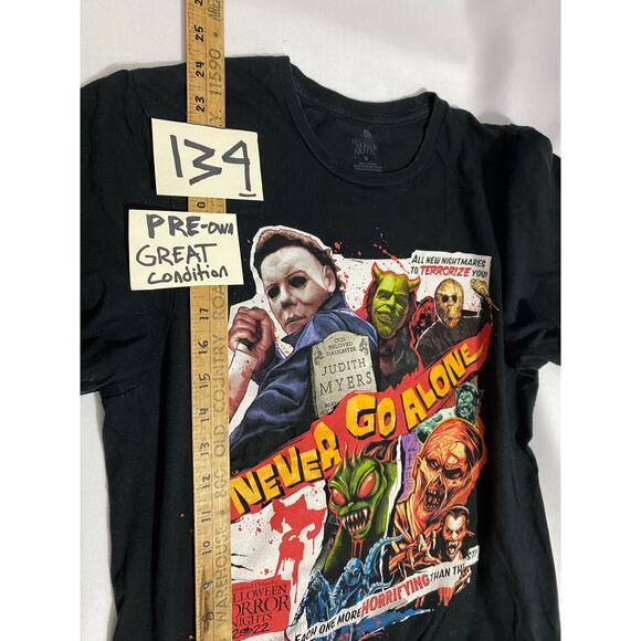 Universal Studios Halloween Horror Nights Shirt Never Go Alone 2022 Small - Picture 4 of 9